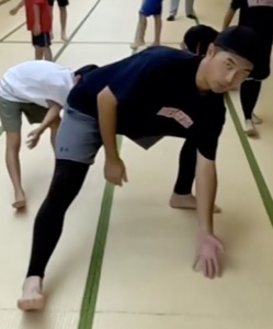 フォアハンドの捕球姿勢